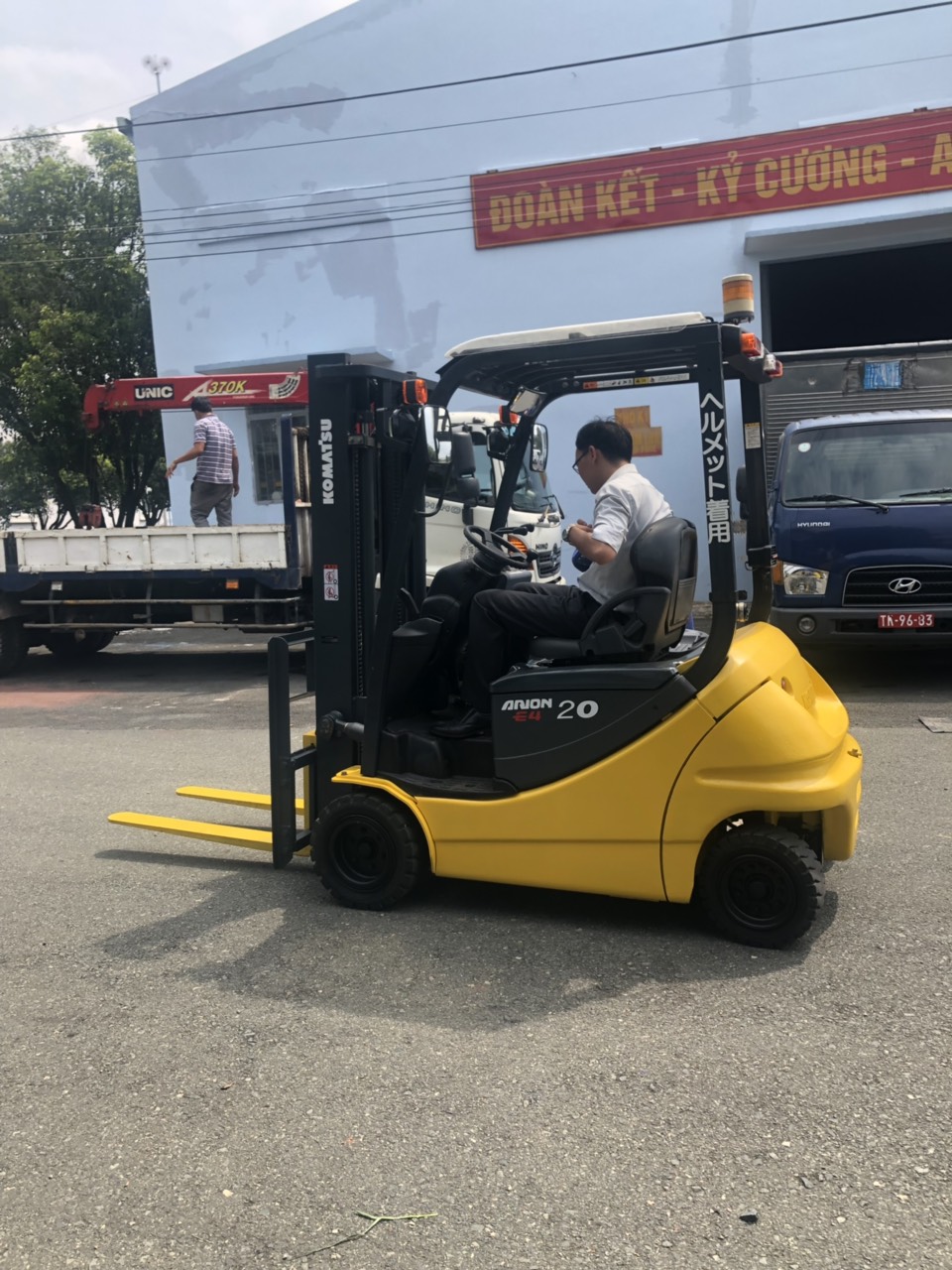 Xe nâng điện ngồi lái